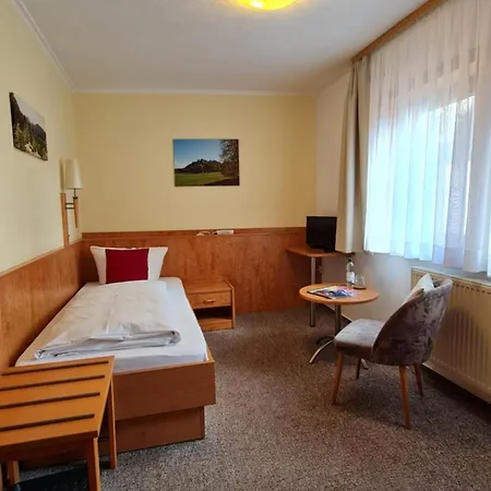Gasthaus& Pension Zum Roten Haus-2